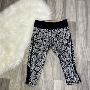 Lululemon Real Quick Crop Posey black white 6